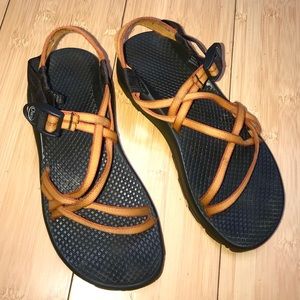 W7 orange chacos